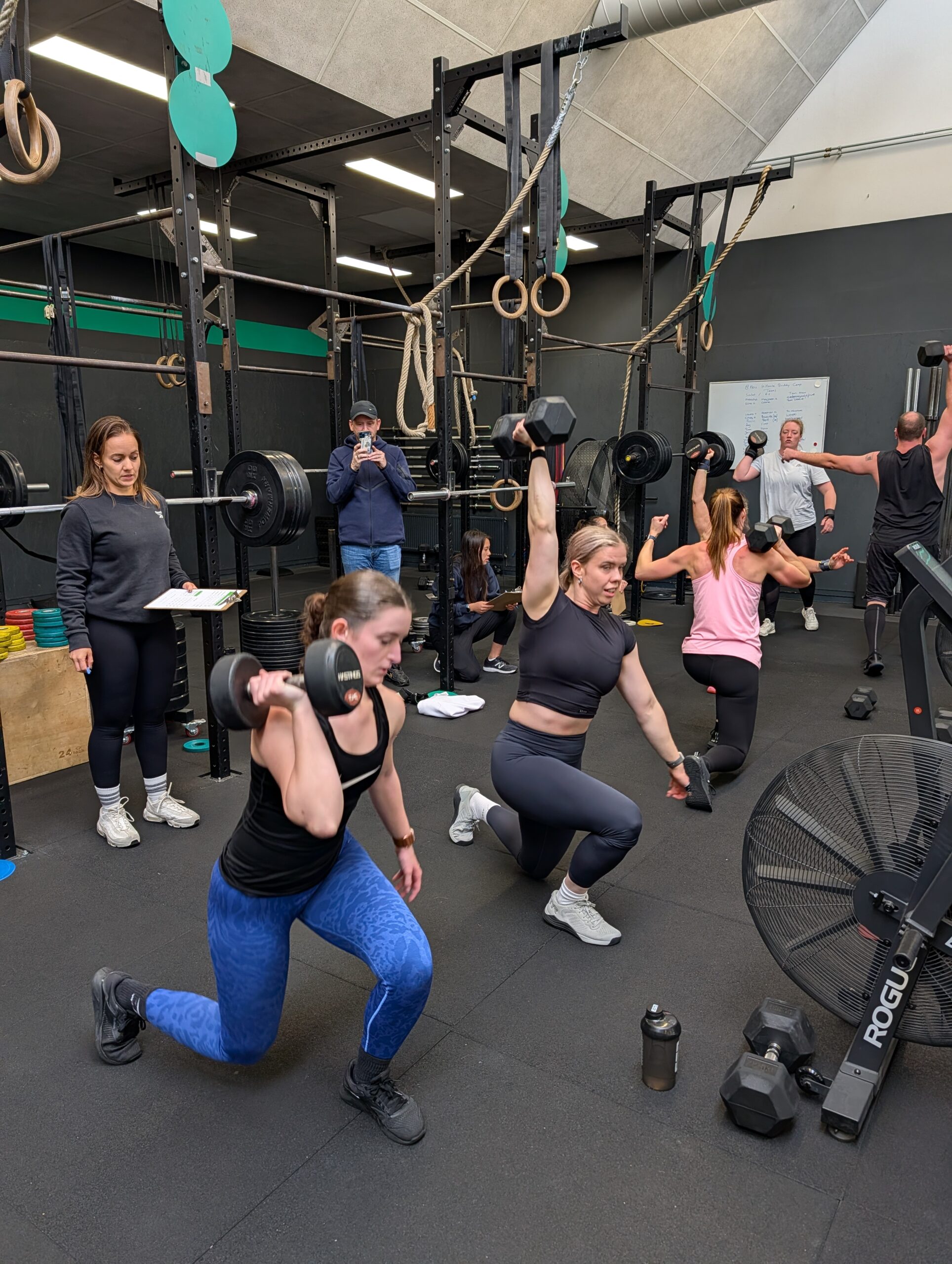 Leden tijdens groepstraining CrossFit New Hill Hillegom